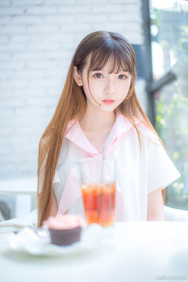 我以前可笨了，遇到女生都会脸红的，不过见到你之后，我竟然去学了满满的情话套路。